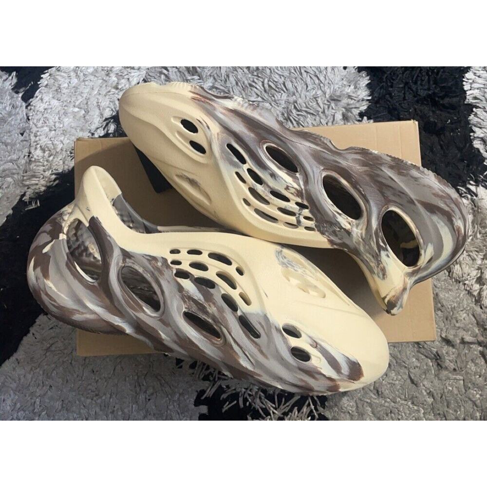 Size 15 - adidas Yeezy Foam RNNR MX Cream Clay brand new